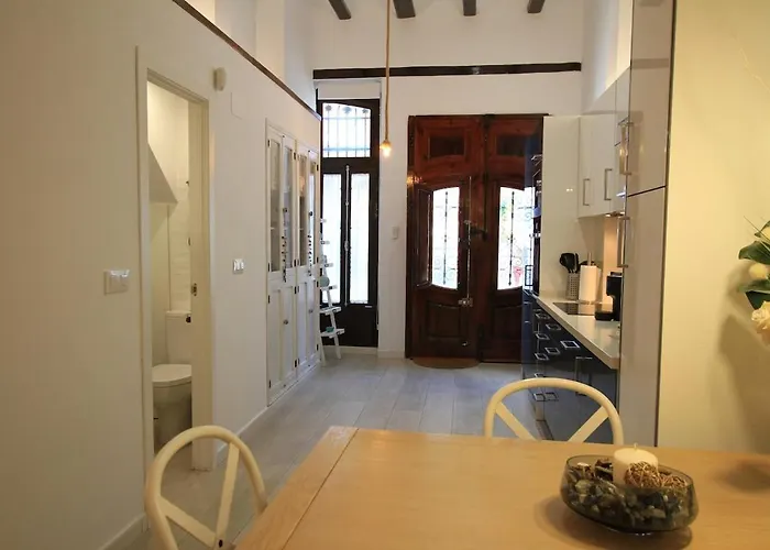 Modernist House In Cabanyal